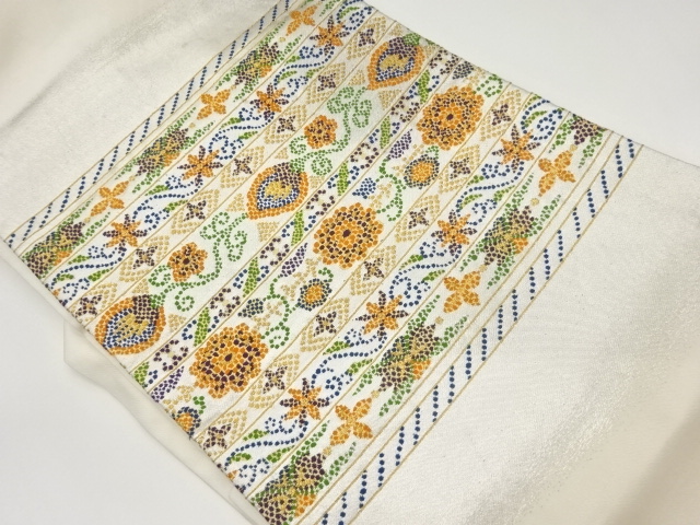 横段に花菱・花唐草模様織出し名古屋帯